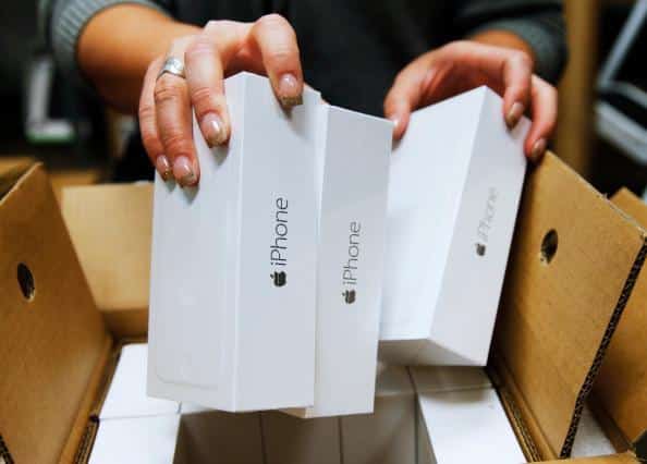 chinese-woman-convinces-20-boyfriend-buy-iphone7s-buy-house-2