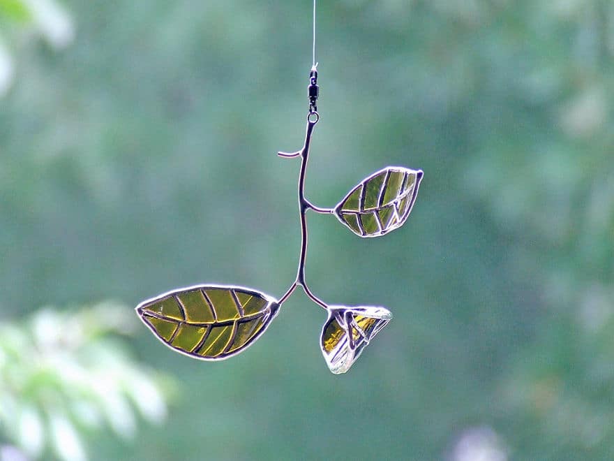 this-stained-glass-artist-turns-beer-bottles-into-beautifully-curved-leaves-23-58188a83cbe7d__880