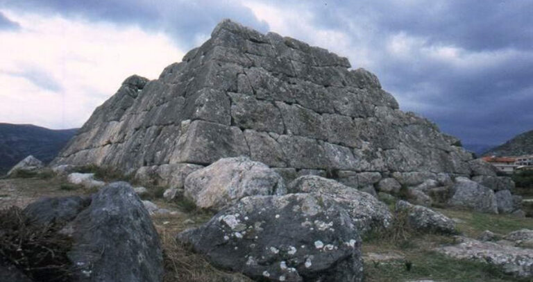 Πυραμίδα της Ελλάδας. Τo μνημείο που θεωρείται το αρχαιότερο της Ευρώπης.