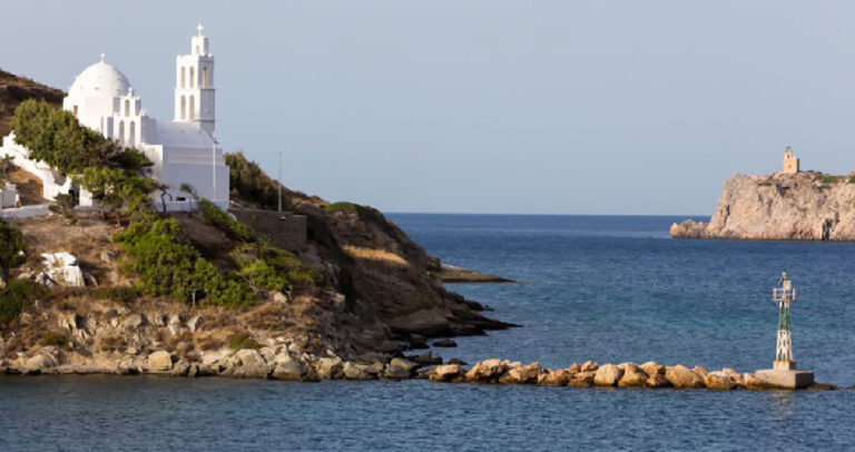 Το νησί της Ελλάδας που λέγεται ότι έχει μία εκκλησία για κάθε μέρα του χρόνου.