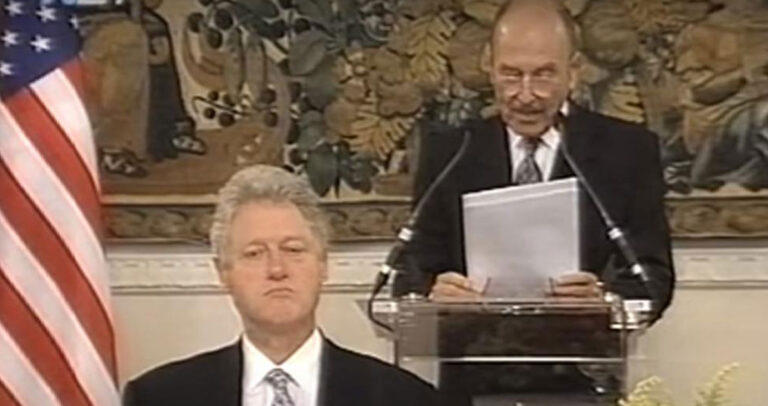 H ιστορική ομιλία του Κωστή Στεφανόπουλου προς τον Μπιλ Κλίντον.