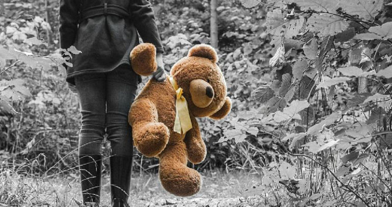 Η Τουρκία αποσύρει τον νόμο για τους γάμους παιδεραστών με τα θύματα τους.