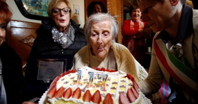 H γηραιότερη γυναίκα στον κόσμο γιόρτασε τα 117 της χρόνια και μας λέει το μυστικό της.