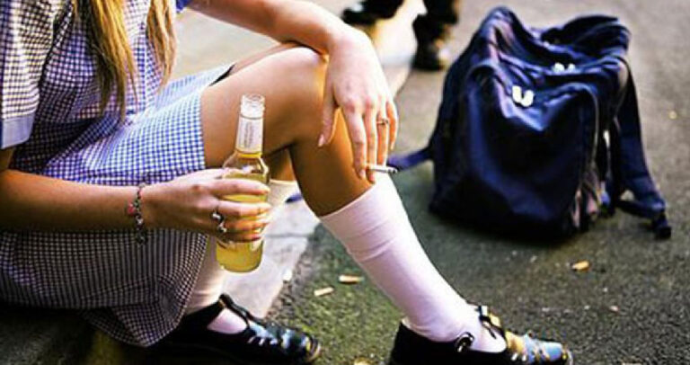 Από 12 χρονών στο αλκοόλ τα Ελληνόπουλα, λιποθυμούν στα κλαμπ.