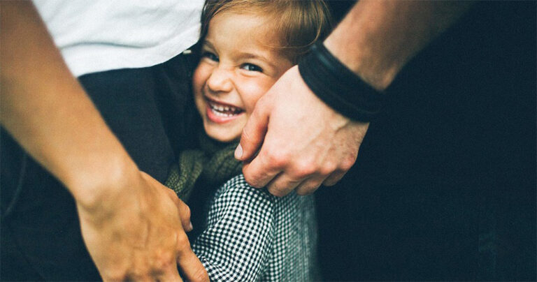 Μια απλή μέθοδος για να μάθετε στο παιδί σας να μην διακόπτει.