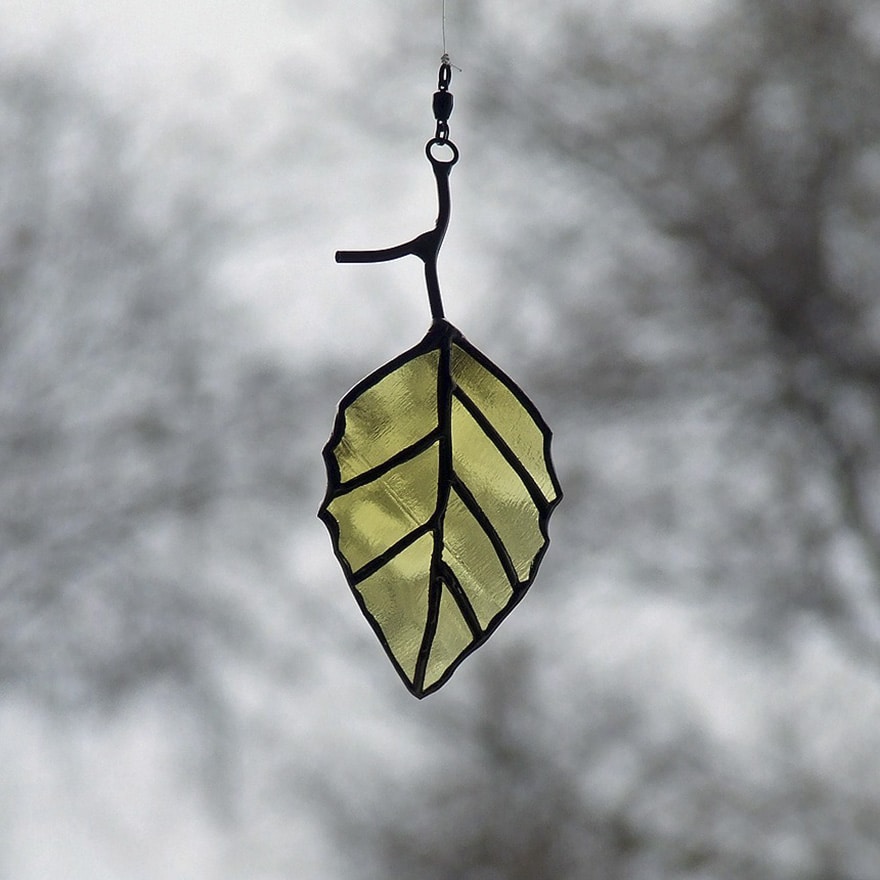 this-stained-glass-artist-turns-beer-bottles-into-beautifully-curved-leaves-3-58188917a3ccd__880