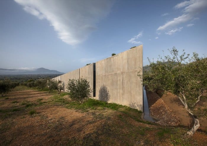 Η εντυπωσιακή κατοικία στα Μέγαρα που βραβεύτηκε ως η "καλύτερη κατοικία στην Ευρώπη"!