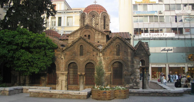 Όλα όσα θα θέλατε να γνωρίζατε για την Καπνικαρέα, μία από τις πιο δημοφιλείς εκκλησίες της Αθήνας.