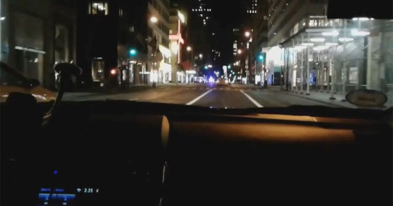 Ένας υπερβολικά τυχερός άνδρας πέτυχε 240 συνεχόμενα πράσινα φανάρια στη Νέα Υόρκη