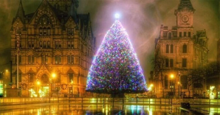 16 εντυπωσιακά Χριστουγεννιάτικα δέντρα από όλο τον κόσμο