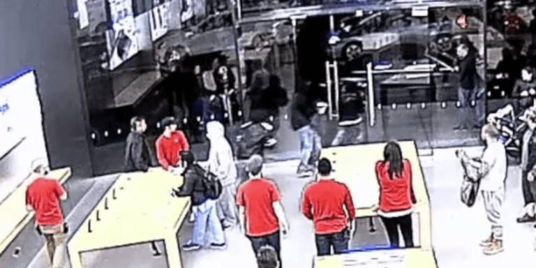 Ληστές κλέβουν κατάστημα της Apple μέσα σε 15 δευτερόλεπτα.