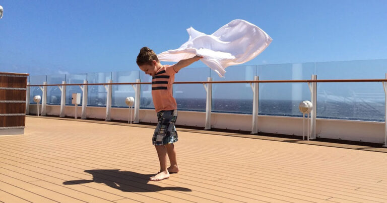 «Εσύ είσαι δυνατός!» «Εσύ θα τα καταφέρεις!» «Δεν σε φοβάμαι εσένα!» ή αλλιώς το «παιδί-γονιός»