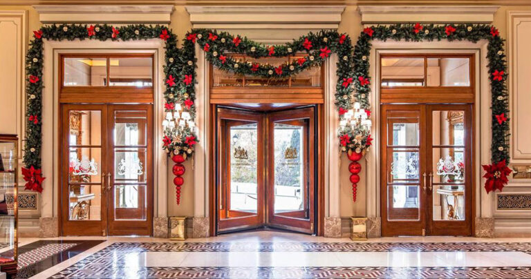 Το ξενοδοχείο Μεγάλη Βρεταννία δημιούργησε ένα παραμυθένιο γιορτινό σκηνικό.