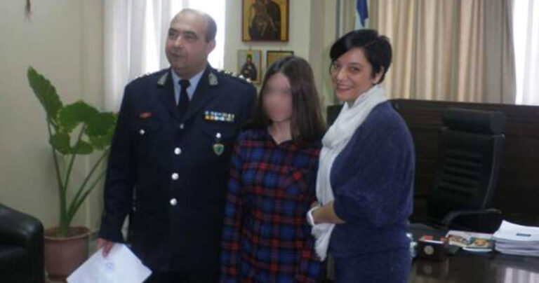 12χρονη από τις Σέρρες βρήκε πορτοφόλι με 3.380 ευρώ και το παρέδωσε στην αστυνομία.