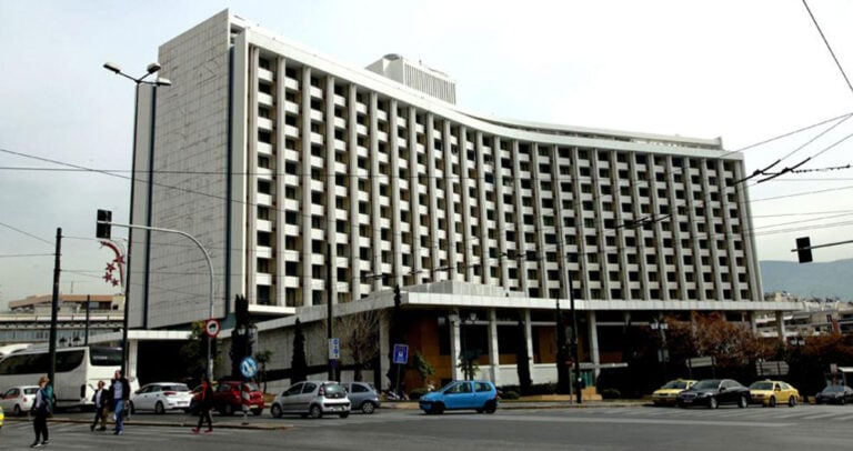 Δωμάτια και σουίτες προς πώληση θα προσφέρει το Hilton Αθηνών.