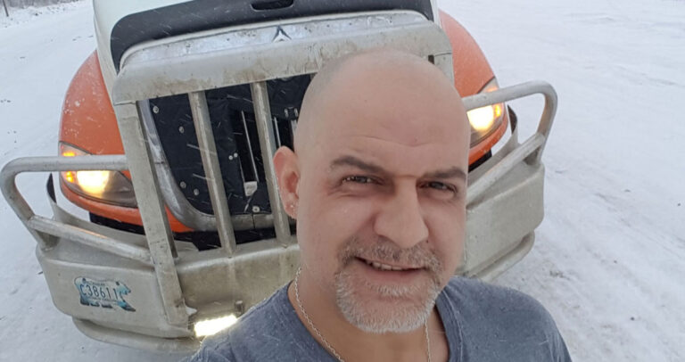 Έλληνας από τα ΚΤΕΛ Καρδίτσας έγινε νταλικέρης στον Βόρειο Πόλο