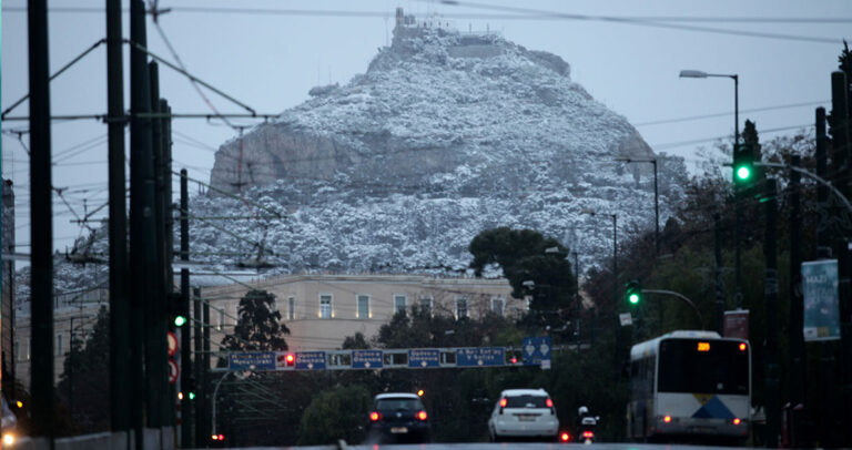 Φωτογραφίες από το χιονισμένο κέντρο της Αθήνας