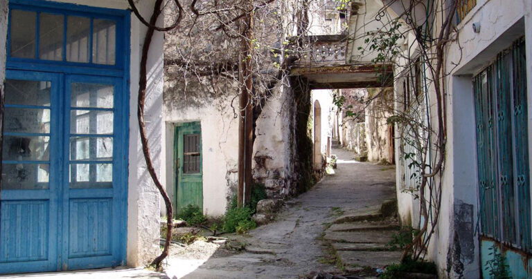 Το εγκαταλελειμμένο χωριό της Κρήτης που ο χρόνος σταμάτησε το 1970.