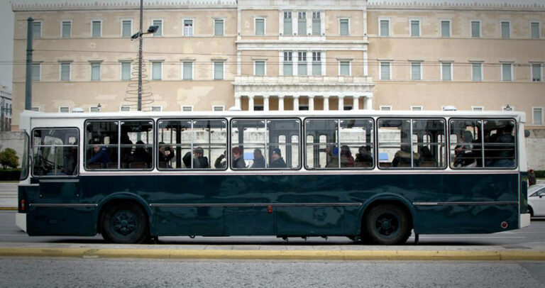 Το θρυλικό πράσινο λεωφορείο του Πειραιά ξανά στους δρόμους.