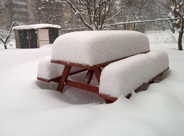snow-bench-risegr