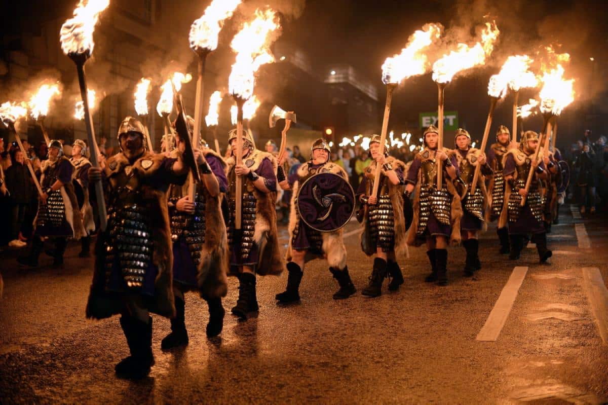 15 περίεργες παραδόσεις της Πρωτοχρονιάς από όλο τον κόσμο και η σημασία τους. 54 c9f0f895fb98ab9159f51fd0297e236d 141