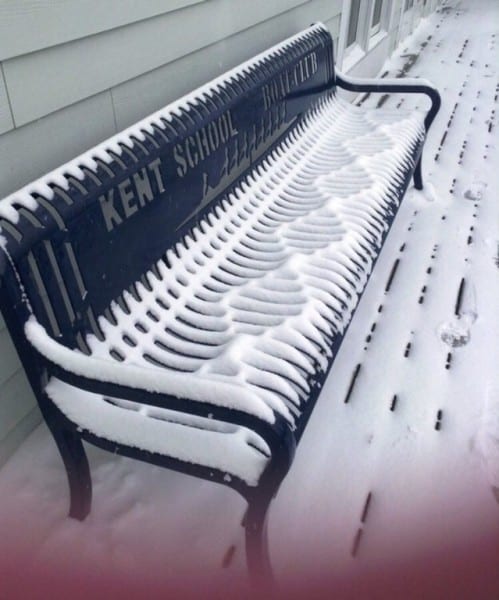 bench-snow-risegr