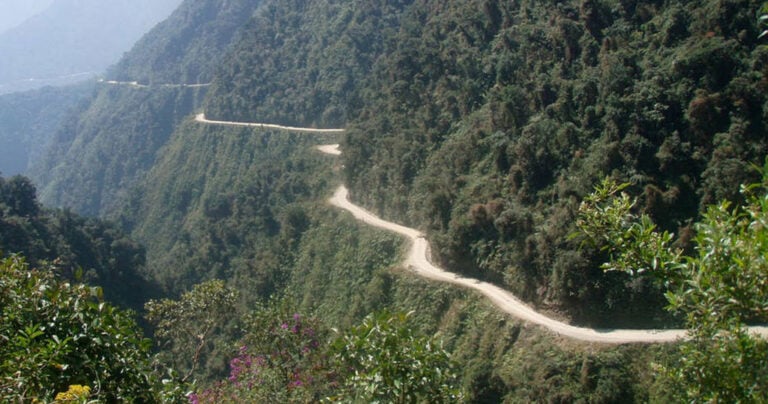 10 δρόμοι που είναι πιο τρομακτικοί και από τρενάκι του τρόμου