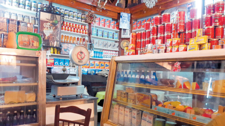 Στο Ειδικόν, στον Πειραιά, καταλαβαίνεις τι θα πει καπηλειό