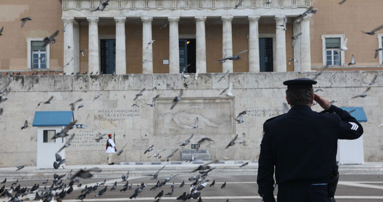 Τι μισθό παίρνουν οι Έλληνες και οι Ευρωπαίοι βουλευτές.