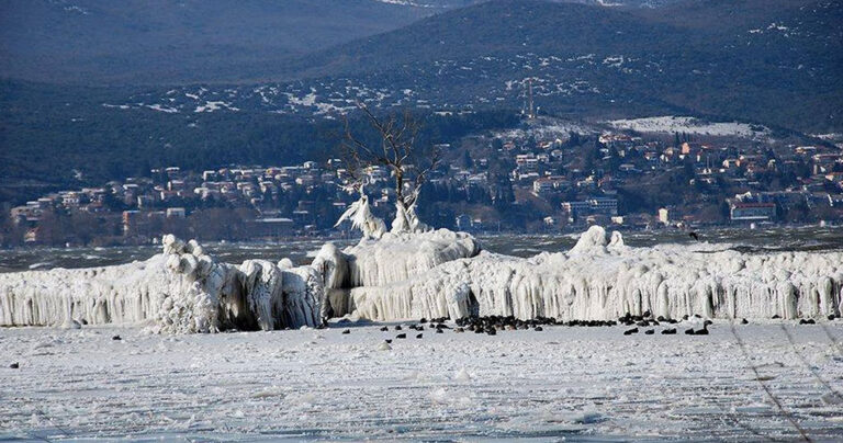 10 μοναδικές εικόνες από την παγωμένη λίμνη Δοϊράνη
