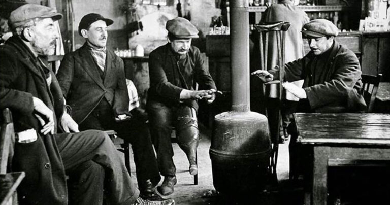 Φωτογραφίες της Παλιάς Ελλάδας γύρω από τη σόμπα.