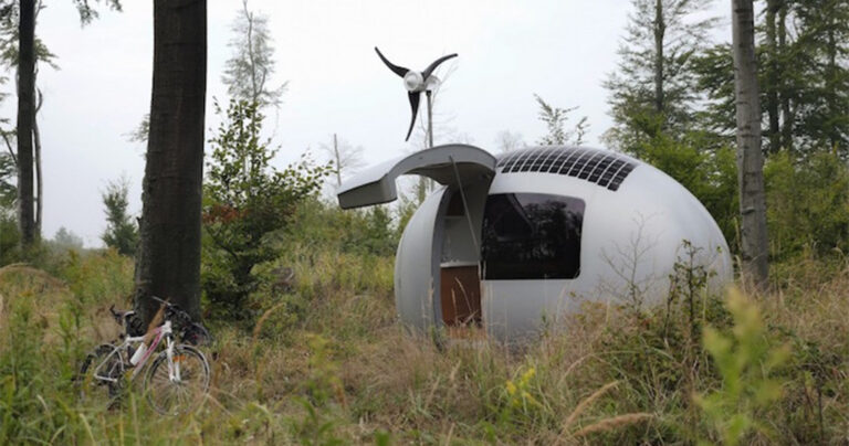 Φωτοβολταϊκή μικρή κάψουλα-σπίτι επιτρέπει στον κάτοχό της να ζει όπου θέλει δωρεάν