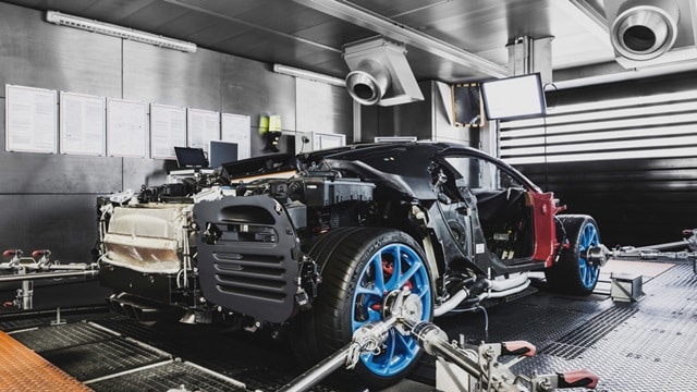 Bugatti-chiron-production-factory-tsiro-640