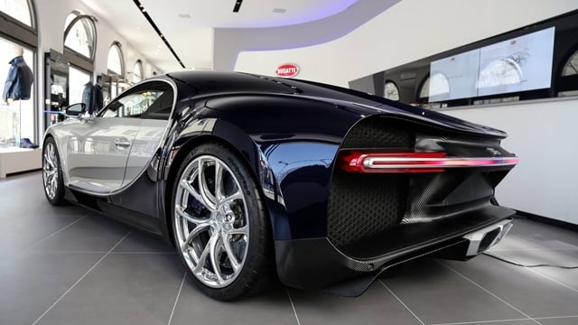 Bugatti-chiron-production-factory-back-tsiro-640