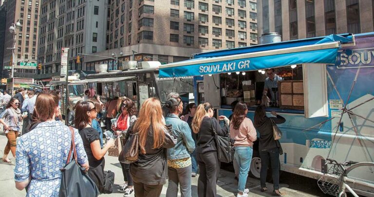 Ουρές για greek souvlaki στο κοσμοπολίτικο Μανχάταν