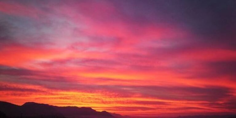 Ο ουρανός της Ελλάδας πήρε φωτιά το απόγευμα της Κυριακής Ο ουρανός της Ελλάδας πήρε φωτιά το απόγευμα της Κυριακής