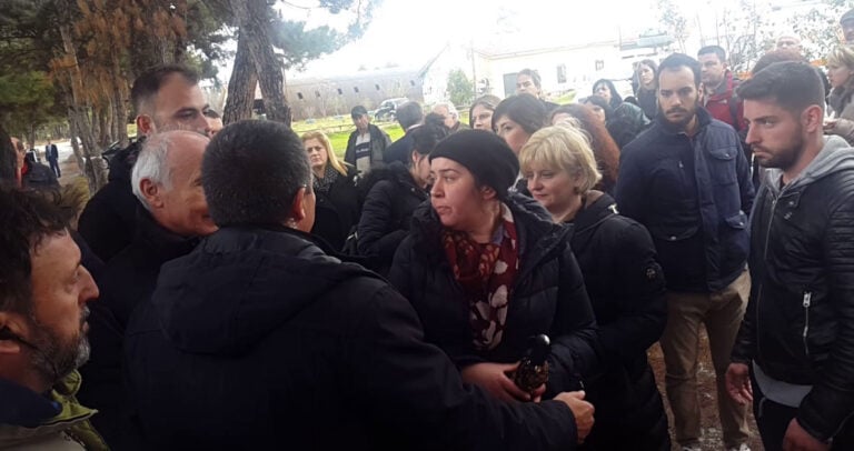 Οργισμένη γυναίκα κατά Τσίπρα: «Μπορείς να ζήσεις με 400 ευρώ;»