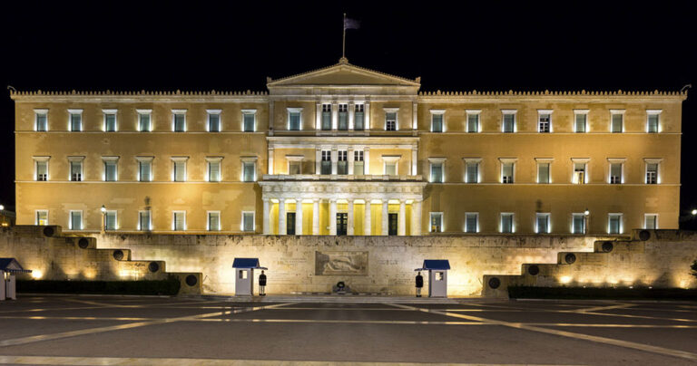 Εκτός μειώσεων οι συντάξεις βουλευτών σύμφωνα με νέο νόμο