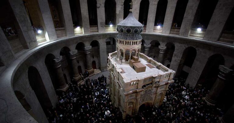 Η μεταμόρφωση του Πανάγιου Τάφου μετά τη συντήρηση των 4 εκατ. δολαρίων Η μεταμόρφωση του Πανάγιου Τάφου μετά τη συντήρηση των 4 εκατ. δολαρίων