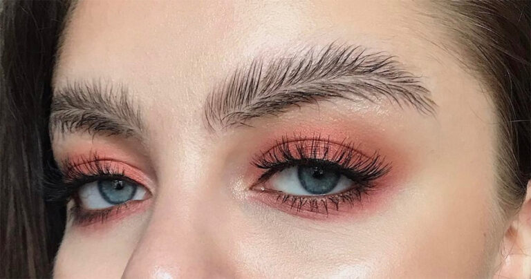 Αυτή είναι η νέα περίεργη μόδα στα φρύδια των γυναικών του εξωτερικού