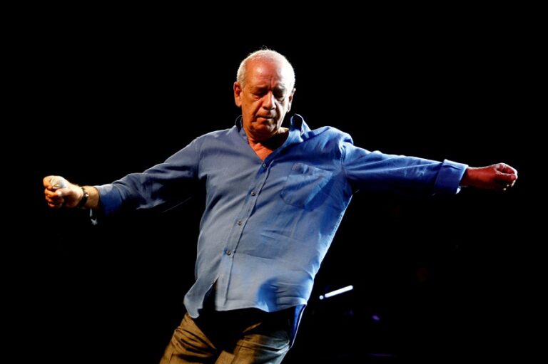 Δημήτρης Μητροπάνος: «Όχι δεν είμαι μαζί τους είμαι αυτό που θέλω»