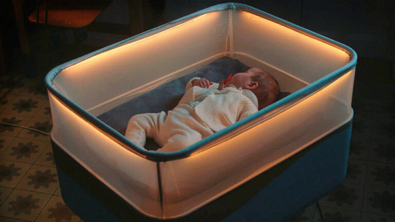 Η κούνια της Ford που κοιμίζει τα μωρά σαν να βρίσκονται σε αυτοκίνητο