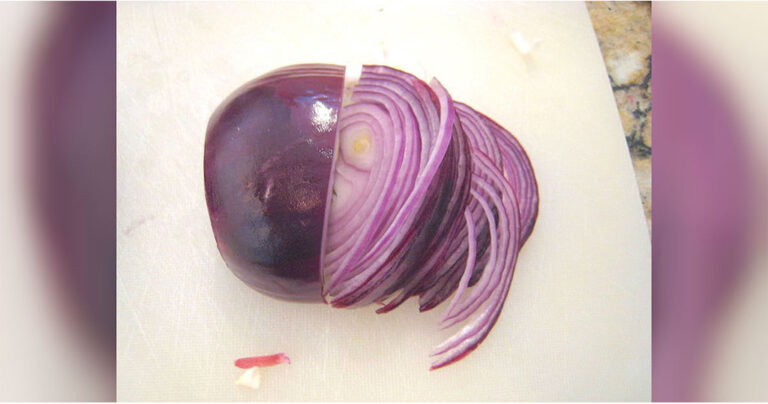 10 εκπληκτικοί λόγοι να χρησιμοποιήσετε κρεμμύδια χωρίς να τα φάτε