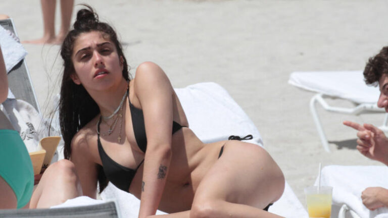 Η αξύριστη μασχάλη της κόρης της Μαντόνα δίνει μήνυμα κατά των προτύπων ομορφιάς