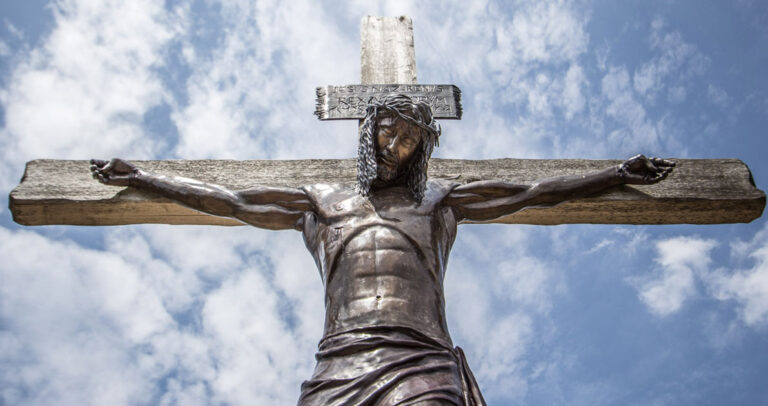 Κορυφαίος ιατροδικαστής εξηγεί τι συνέβη στο Χριστό πάνω στον Σταυρό