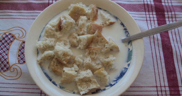 Βραστόγαλο ή βραστογαλιά: Tο φαΐ που έθρεψε τις γενιές των γονιών μας και των παππούδων μας