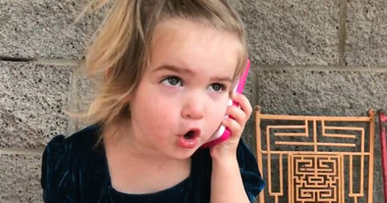 Δίχρονη «τα ψάλλει» στο αγόρι της σε ένα βίντεο που κάνει τον γύρο του κόσμου