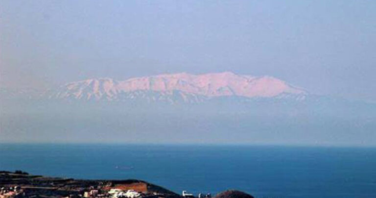 Σπάνιο φαινόμενο: Είδαν τον χιονισμένο Ψηλορείτη από τη Σαντορίνη