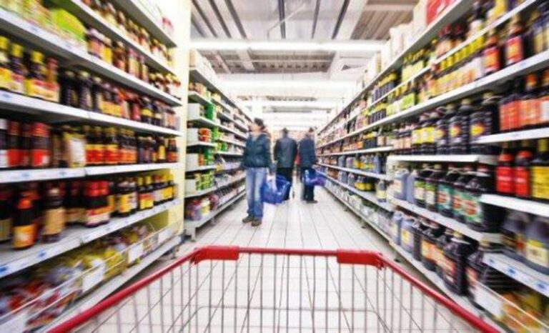 Η επιστροφή των «νοικοκυραίων» και τα «ξένα τζάκια»