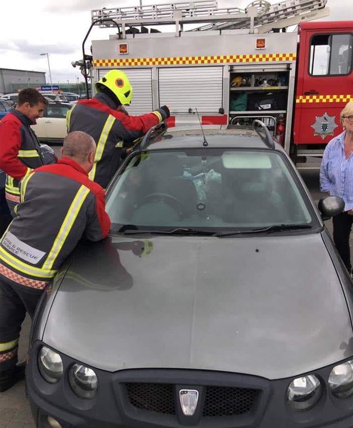 firemen-rescuing-laughing-toddler-from-locked-car-9